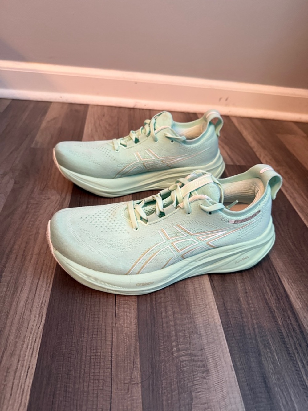 ASICS Nimbus 26 Women's 9.5 Mint Green Monochromatic Running Shoes Sneakers